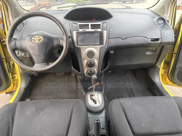Toyota Vitz 2010 Yellow