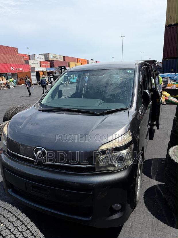 Toyota Voxy 2013 Black