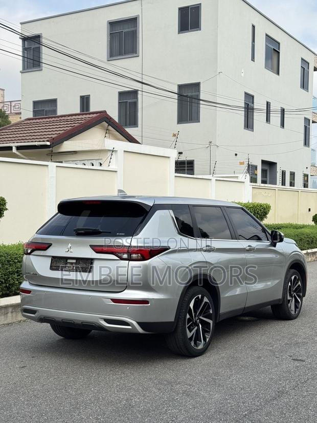 Mitsubishi Outlander SE Special Edition 2023 Silver