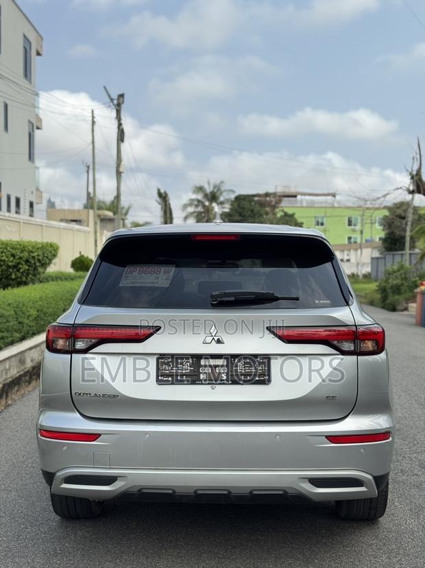 Mitsubishi Outlander SE Special Edition 2023 Silver
