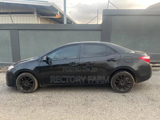 Toyota Corolla 2016 Black
