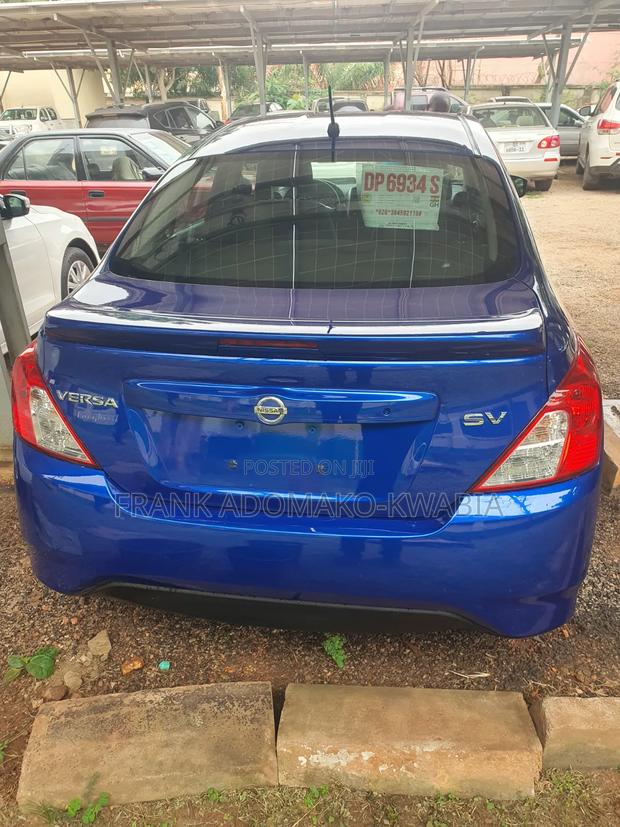Nissan Versa 1.6 SV 2016 Blue