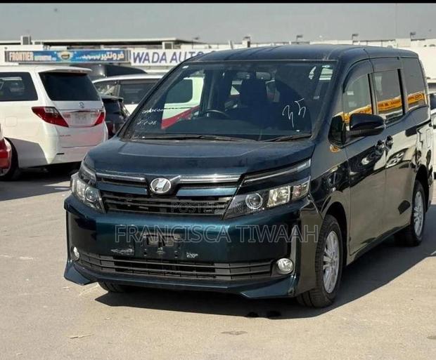 Toyota Voxy SV Premium 2014 Blue