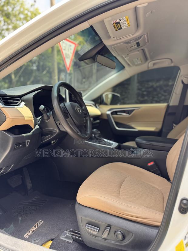 Toyota RAV4 XLE AWD 2023 White