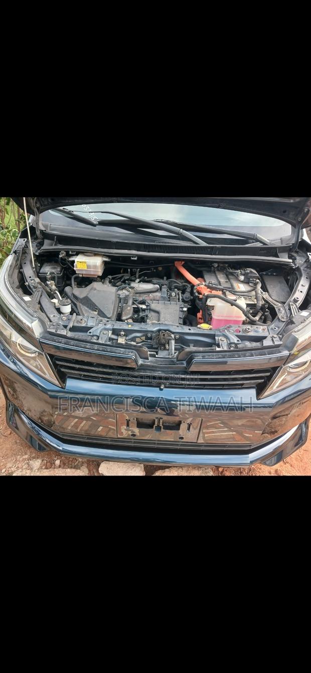 Toyota Voxy SV Premium 2014 Blue