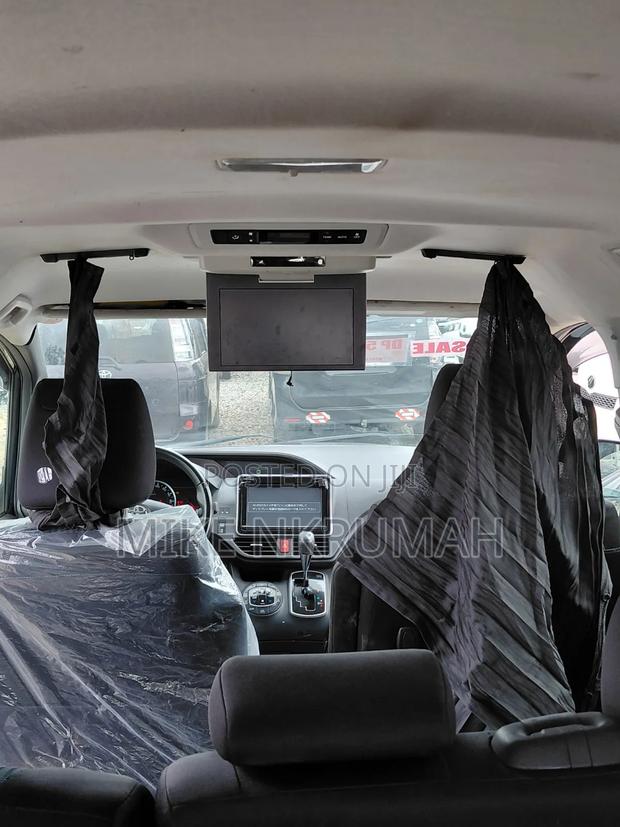 Toyota Voxy 2014 Blue