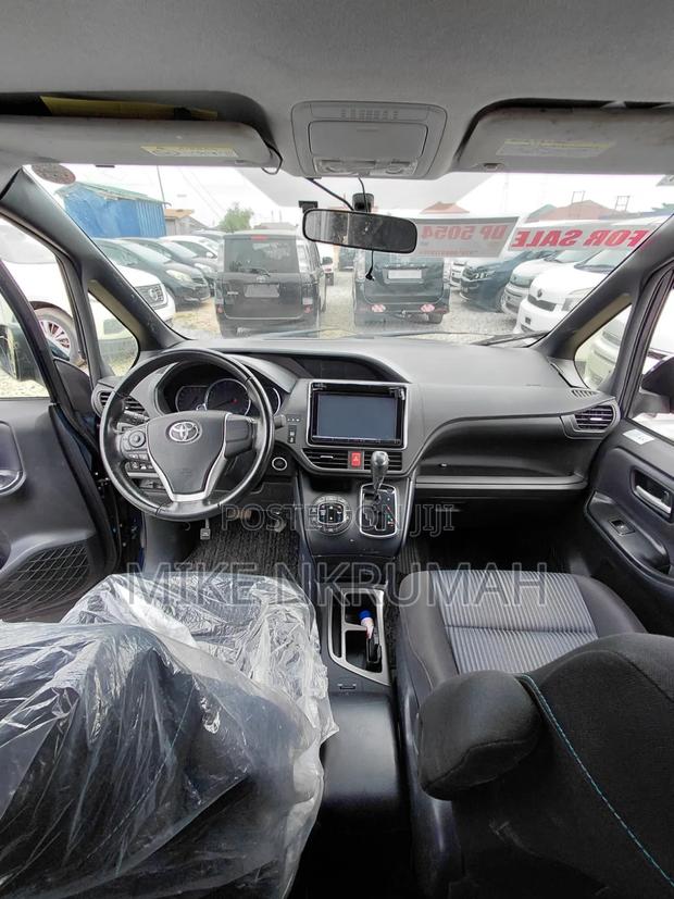 Toyota Voxy 2014 Blue