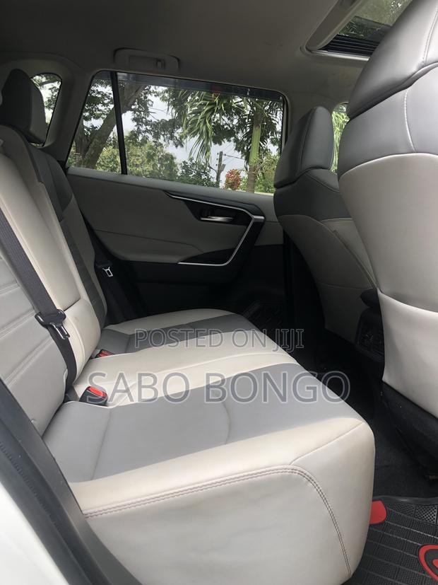 Toyota RAV4 XLE Premium AWD 2020 White