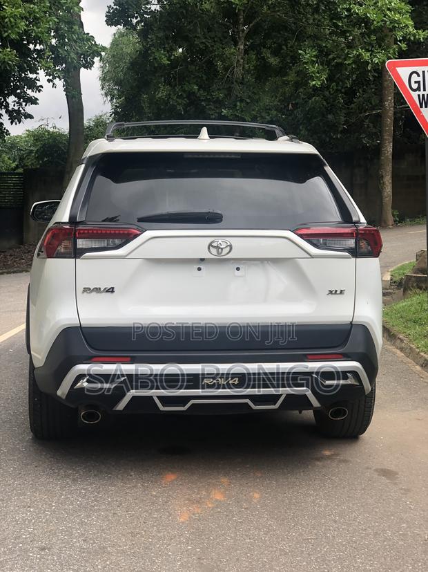 Toyota RAV4 XLE Premium AWD 2020 White