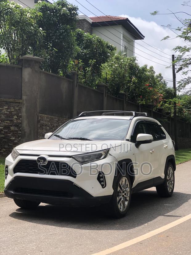 Toyota RAV4 XLE Premium AWD 2020 White