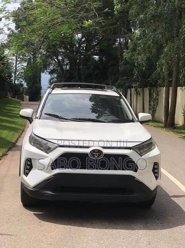 Toyota RAV4 XLE Premium AWD 2020 White