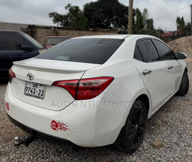 Toyota Corolla S 4dr Sedan (1.8L 4cyl CVT) 2014 White