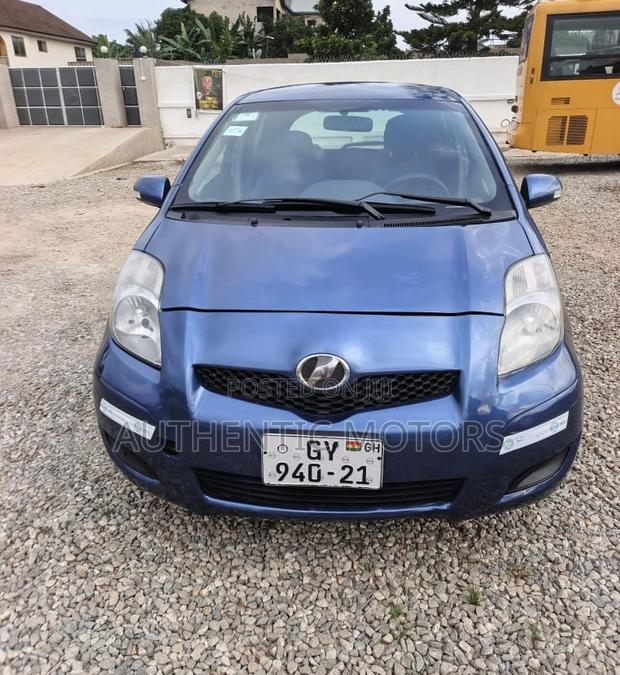 Toyota Vitz 2010 Blue