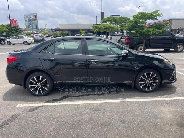 Toyota Corolla SE (1.8L 4cyl 6M) 2018 Black