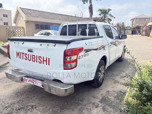 Mitsubishi L200 Club Cab 2.2 4WD 2016 White
