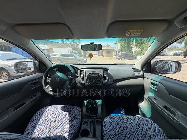 Mitsubishi L200 Club Cab 2.2 4WD 2016 White