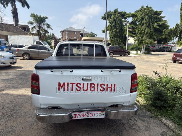 Mitsubishi L200 Club Cab 2.2 4WD 2016 White