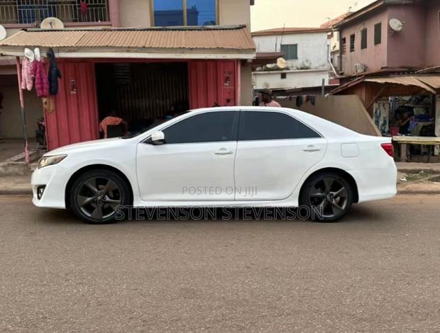 Toyota Camry LE 4dr Sedan (2.5L 4cyl 6A) 2014 White