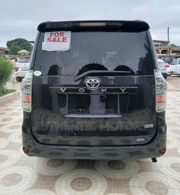 Toyota Voxy 2012 Black