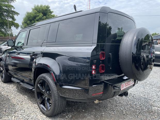 Land Rover Defender SE 2024 Black