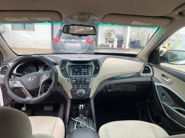 Hyundai Santa Fe SE AWD 2017 White