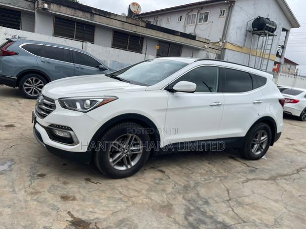 Hyundai Santa Fe SE AWD 2017 White