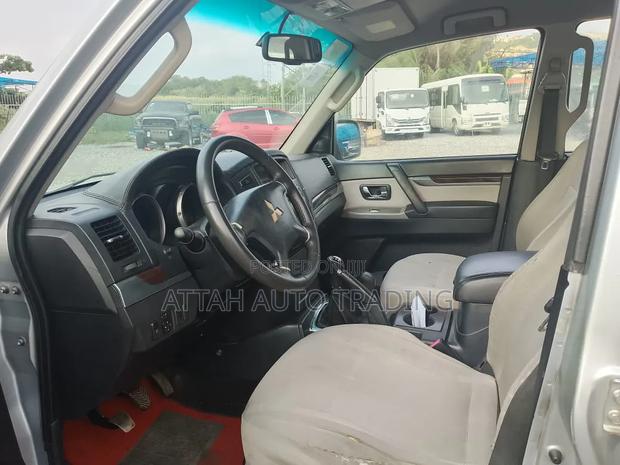 Mitsubishi Pajero 2010 Silver