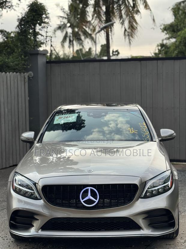Mercedes-Benz C300 2020 Gold