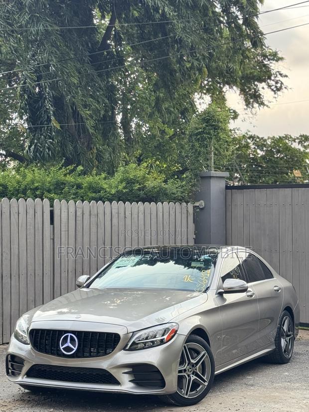 Mercedes-Benz C300 2020 Gold
