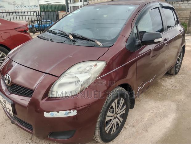 Toyota Vitz 1.0 FWD 5dr 2010 Brown