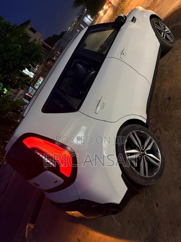 Kia Soul Hatchback 2016 White