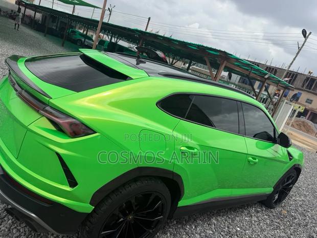 Lamborghini Urus 2021 Green