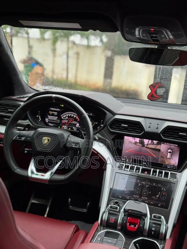 Lamborghini Urus 2021 Green