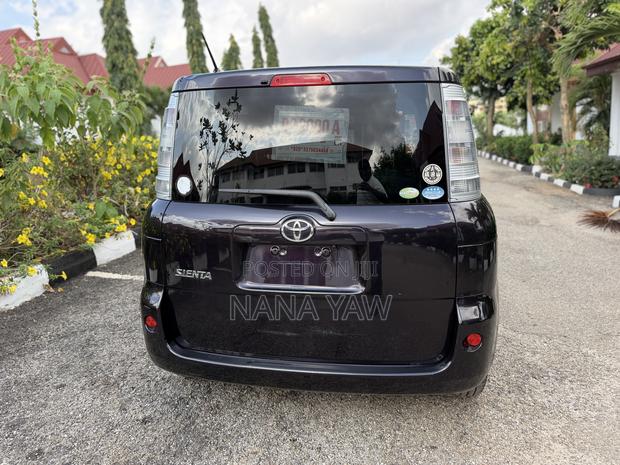 Toyota Sienta 2011 Matt Black