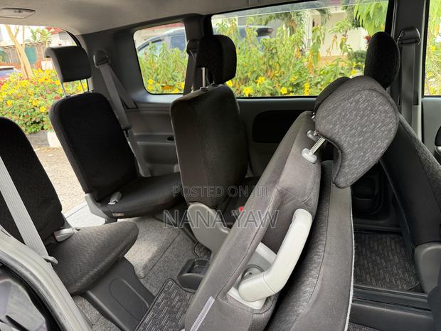 Toyota Sienta 2011 Matt Black