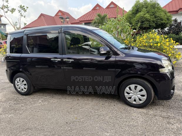 Toyota Sienta 2011 Matt Black