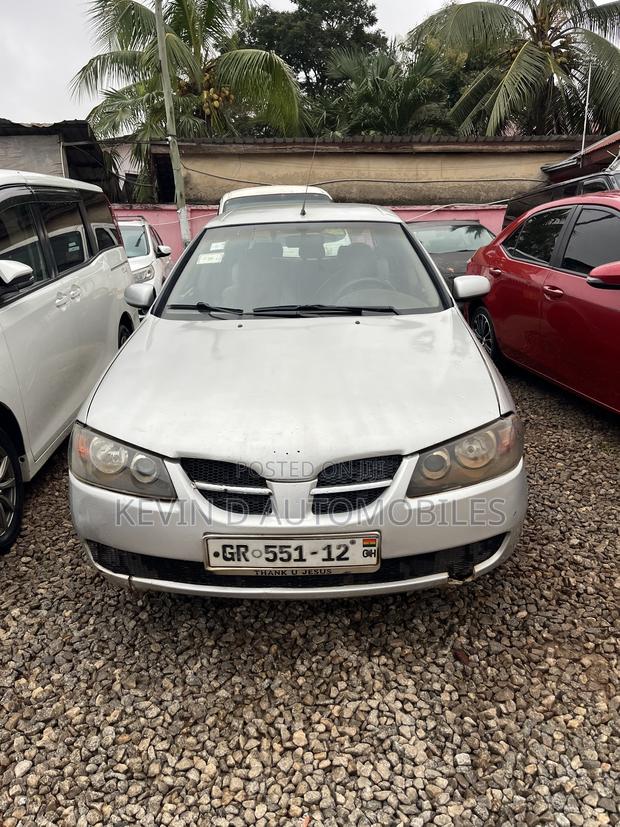 Nissan Almera Tino 2004 Silver