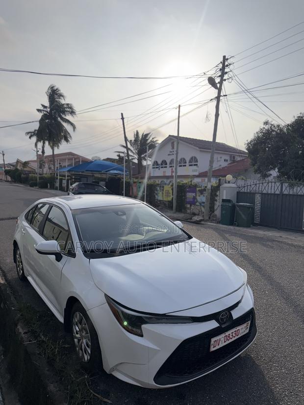 Toyota Corolla LE 2022 White