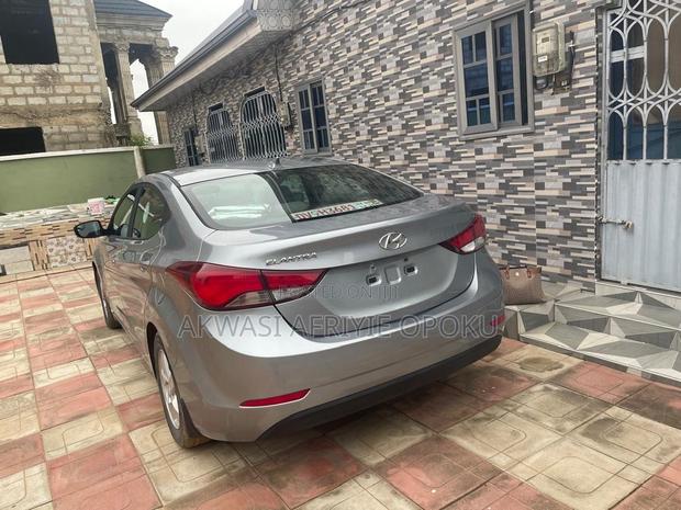 Hyundai Elantra SE 4dr Sedan (1.8L 4cyl 6A) 2015 Silver