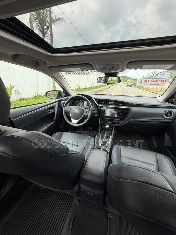 Toyota Corolla XSE 4dr Sedan (1.8L 4cyl CVT) 2017