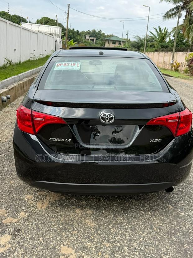 Toyota Corolla XSE 4dr Sedan (1.8L 4cyl CVT) 2017