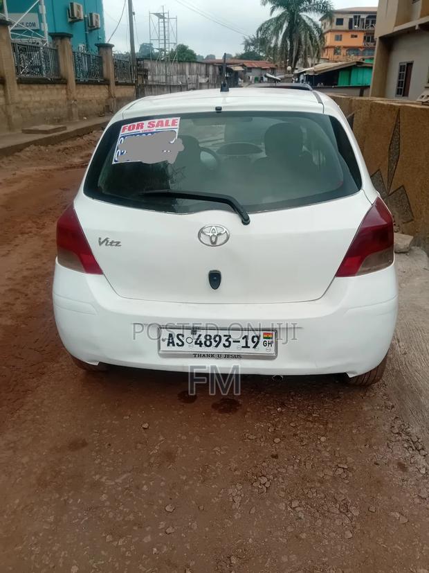 Toyota Vitz 2010 White