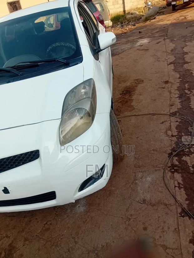 Toyota Vitz 2010 White
