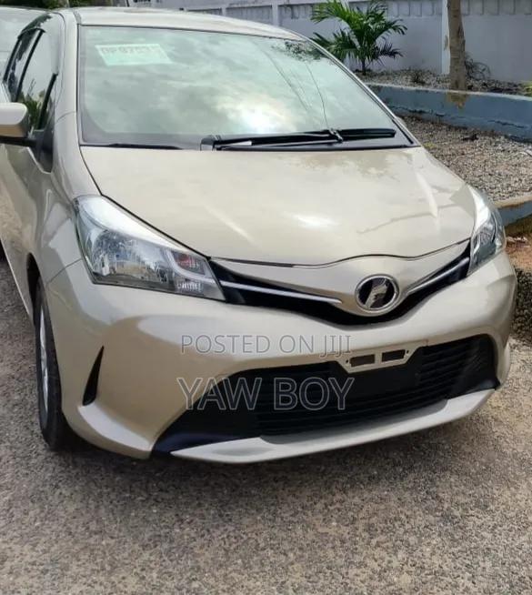 Toyota Vitz 2015 Gray