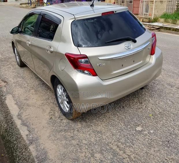 Toyota Vitz 2015 Gray