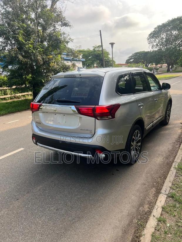 Mitsubishi Outlander 2018 Silver