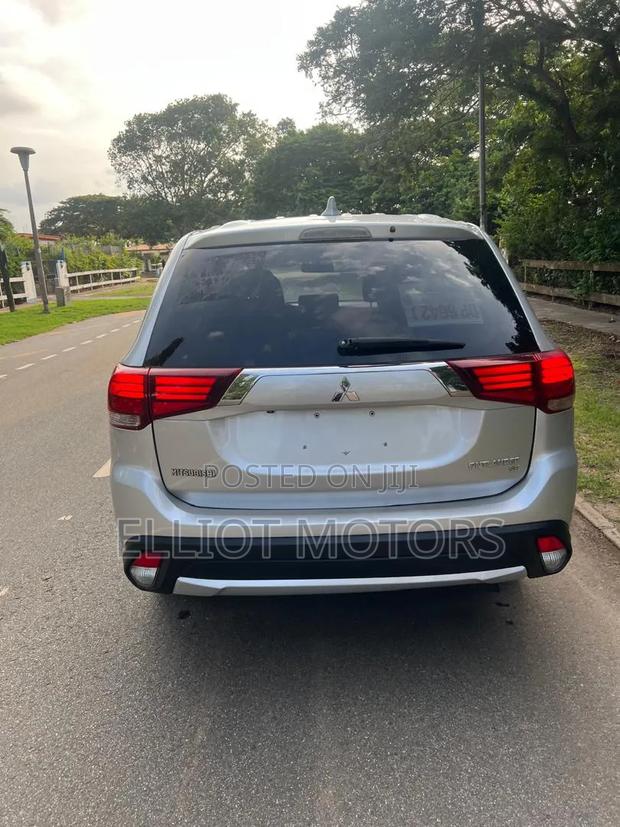 Mitsubishi Outlander 2018 Silver