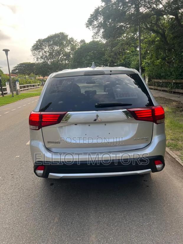 Mitsubishi Outlander 2018 Silver