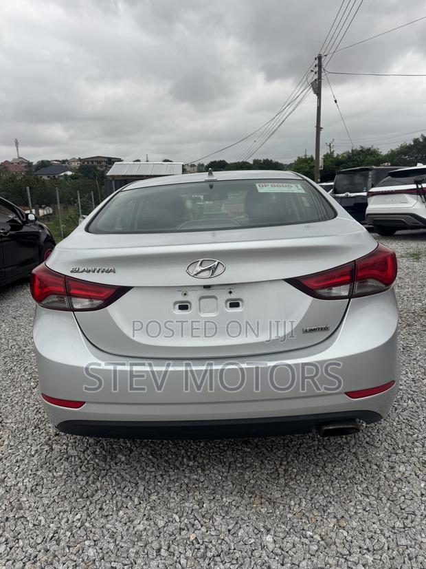 Hyundai Elantra Limited Sedan FWD (1.8L 4cyl 6A) 2016 Silver