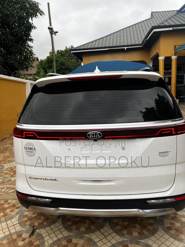 Kia Carnival 2021 White